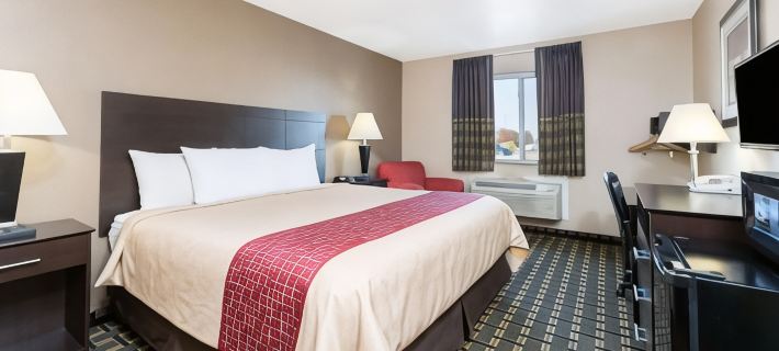 Super 8 by Wyndham Springfield East Hotels in Springfield