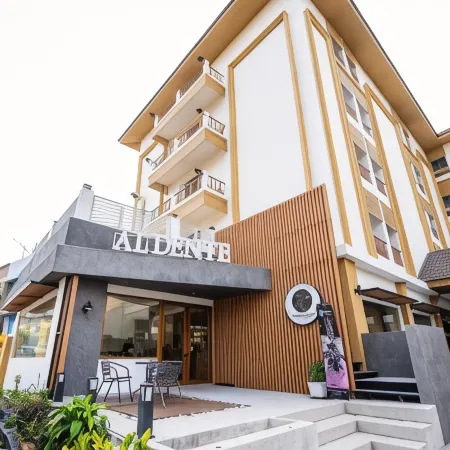 Sirin Hotel & Resident Khon Kaen Отели рядом с достопримечательностью «Храм Тхунг Сетхи»