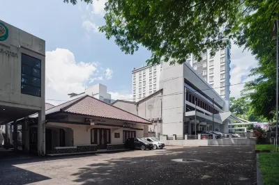 RedDoorz Plus Near RS PMI Bogor Hotels in Central Bogor