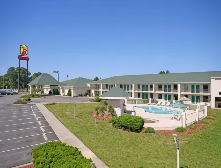 Super 8 by Wyndham Dunn