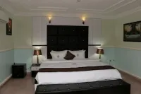 All Seasons Hotel - Guest Room - balkon