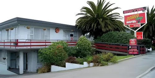 แอรอน คอร์ท โมเทล