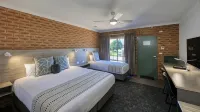 Hamilton Henry Parkes Motor Inn Hotel a Parkes