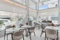 Gallery Central Piraeus Port - breakfast