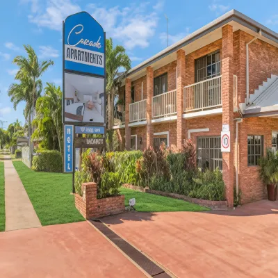 Cascade Motel in Townsville - parking