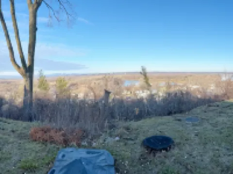 Quiet and convenient home with a view Hoteles en Red Wing