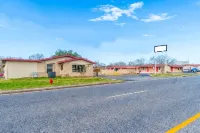 Capital O Hotel Beeville -US 181