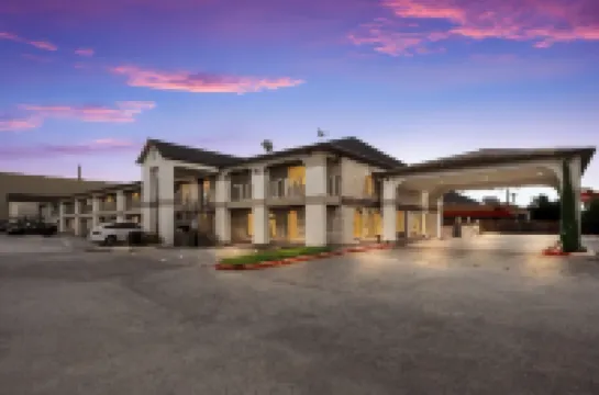 Best Western Deer Park Inn  Suites