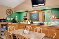 AmericInn by Wyndham West Burlington Hotels in Burlington