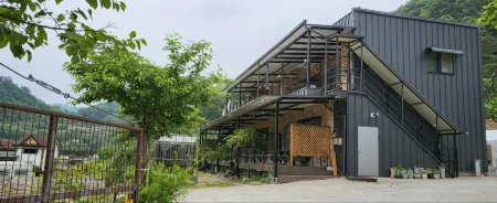 Jecheon Worak Mountain Breeze Pension Отели рядом с достопримечательностью «Woraksan»