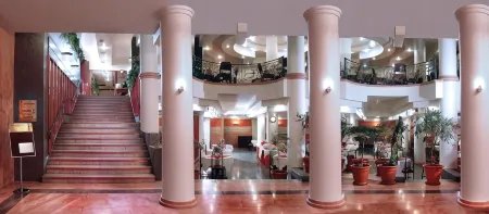 Iran Отели рядом с достопримечательностью «Мавзолей Имама Резы»