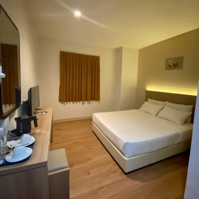 Lovina Inn - Nagoya Batam Hotels near Diamond City Mall