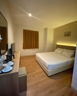 Lovina Inn - Nagoya Batam Hoteller i Lubuk Baja Kota