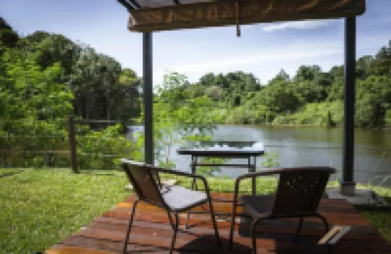 Lakeside Hideout by Evernent โรงแรมในมิริ