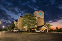 Suburban Studios Clarksville-Louisville North Отели в г. Кларксвилл