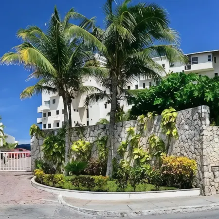 Cancun Plaza Condo Apartment Отели рядом с достопримечательностью «Пляж Делфинес»