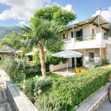 Sunny Garden Aparthotel