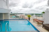 West Hotel - Pools