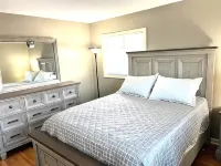 4 Bed 3 bath clean , spacious all brick home , welcome families and work groups Hotels in Clark County