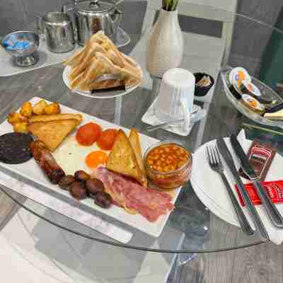 Reads Avenue - Next To HA Social Club - Winter Gardens and Town Centre! Dining/Meeting Rooms