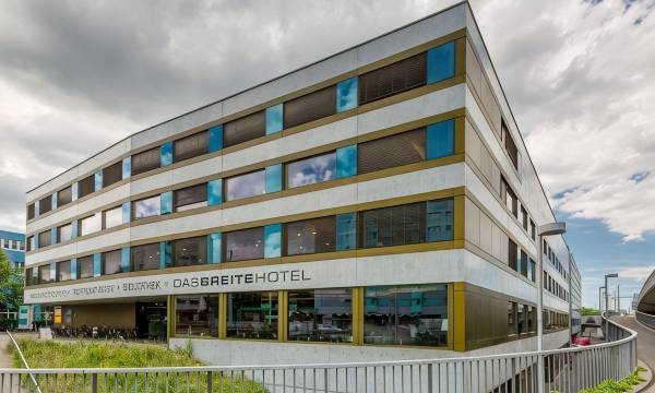 Dasbreitehotel am Rhein