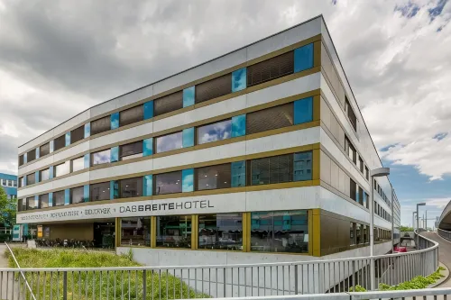 Dasbreitehotel am Rhein