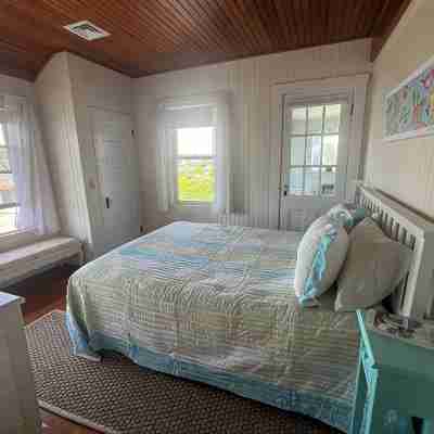 A vacation steps from the beaches of Lewis Bay Rooms
