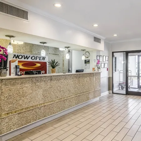 Econo Lodge Отели в г. Дариен