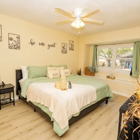 3 Miles to SeaWorld in San Antonio with WiFi, game room Отели рядом с достопримечательностью «Водный Мир Техаса»
