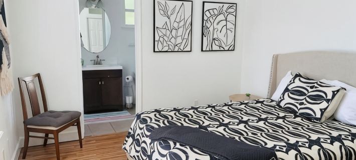 Cheerful 4 Bed, 3 Bath Home with Screened Pool Hotel di Winter Haven