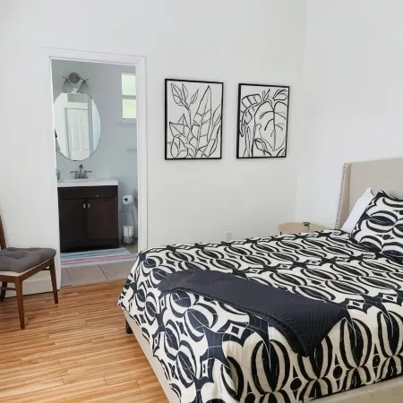 Cheerful 4 Bed, 3 Bath Home with Screened Pool
