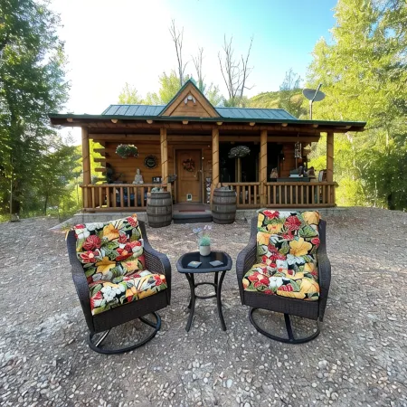 Private Riverfront Hygge Cabin