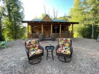 Private Riverfront Hygge Cabin
