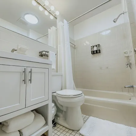 Charming 2-bedroom house super close to Brown & RISD, Wayland Square