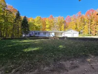 Mancelona Beer Garden, 20 Private Wooded Acres, 3Bed, 2 Bath, Sleeps 10