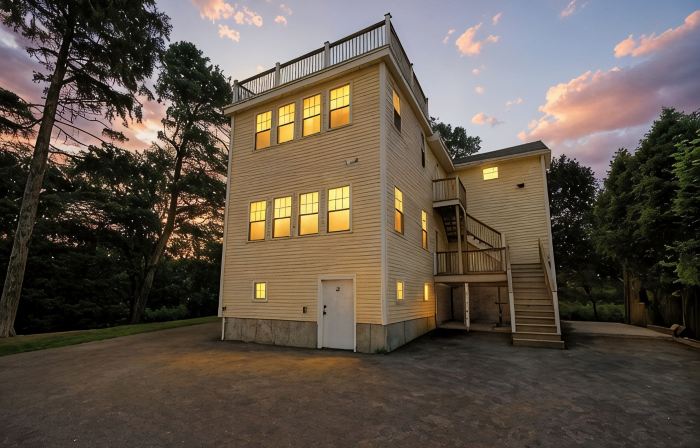Spacious House on Sunset Lake 4 Br, 2 Baunit 2 on Top Floor