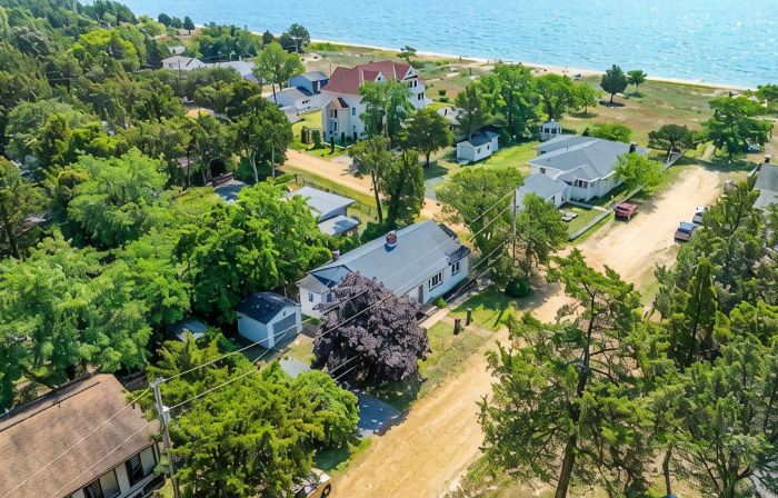 Cove Point Beach Cottage with Chesapeake Bay Views