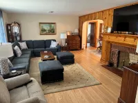 Spacious 4-BR House Close to Everything in Christiansburg, Blacksburg & Radford - Homestays