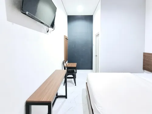 Tentram Guesthouse near Amikom Mitra RedDoorz - 2-Star