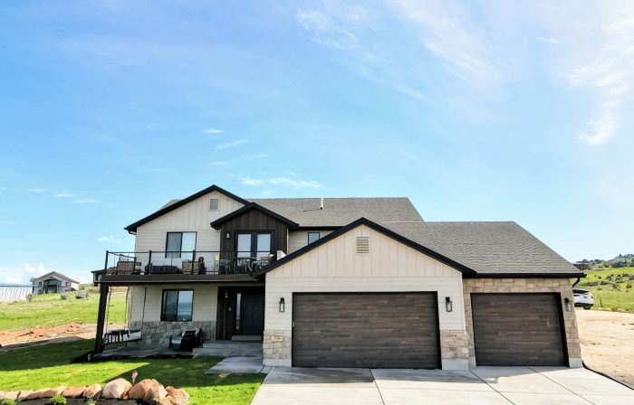 Lakeview Retreat-Home overlooking Bear Lake Sleeps 30 w/Ideal beach/pool access