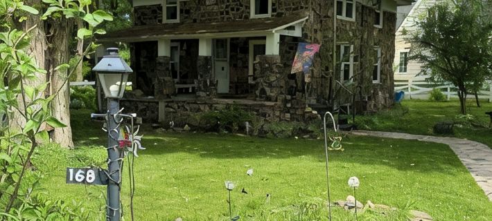 Cozy 3-bedroom house in charming Fredonia with AC, WiFi Hotels in Chautauqua County