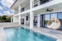 Oceanview 4-bedroom house w/ pool in Playa Hermosa, Guanacaste