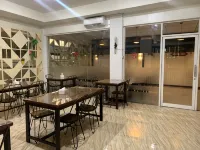 Lucky Hotel Palu