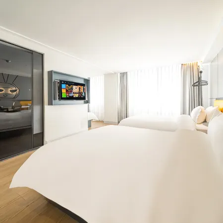IU Hotel (Xi'an Zhonggulou Square) Отели рядом с достопримечательностью «Сиань Друм тауэр»