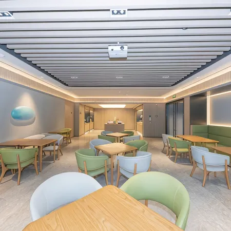 Ji Hotel (Kaifeng Millennium City Park)