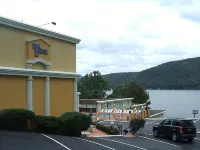 Lakefront Terrace Resort - parking