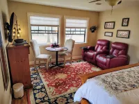 Dreamy Studio in The Heart of Horse Country - Apartments