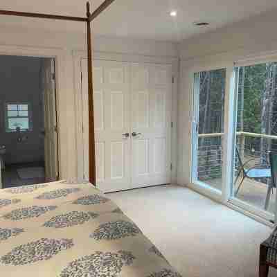 Summer Availability-  July and August . Walking Distance to Boothbay Harbor . Rooms