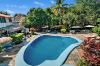 Drift Inn Cayo - Kolam Renang