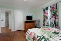 "The Enchanted Mermaid": PF Upper Duplex